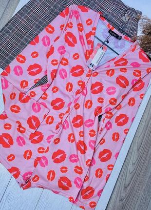 Нова трикотажна піжама boohoo s піжама з шортами комбінезон в принт