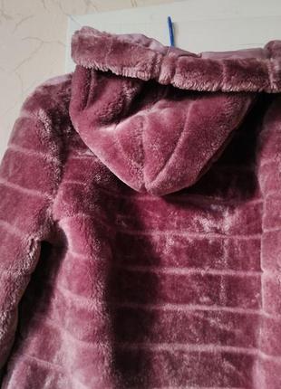 Интересная короткая шубка, искусственный мех.