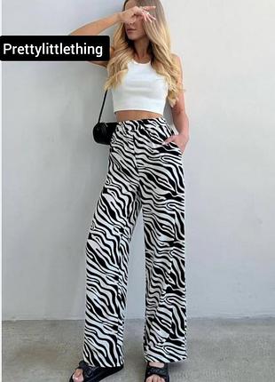 Брюки женские широкие белого цвета в принт зебры prettylittlething s