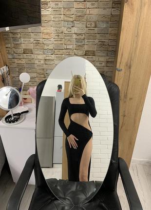 Чорна довга сукня з вирізами prettylittlething