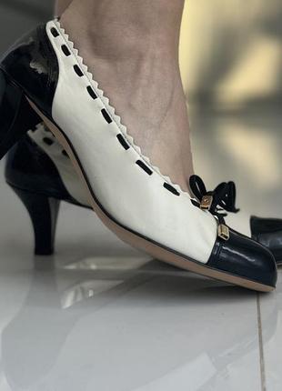 Новые фирменные туфли кожа bally 39