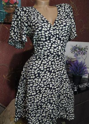 Короткое черное платье с цветочным принтом от dorothy perkins