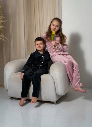 Д 213/24 тепленький и стильный велюровый домашний костюм для детей. мягкая и приятная на ощупь