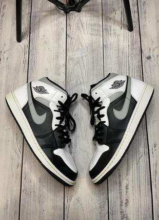 Кроссовки Official Photos of the Air Jordan 1 Low "Dare To Fly" shadow