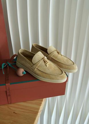 Женские бежевые замшевые лоферы loro piana summer walk с логотипом лоро пиана lp