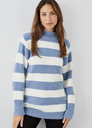 Свитер в полоску с шириной воротником