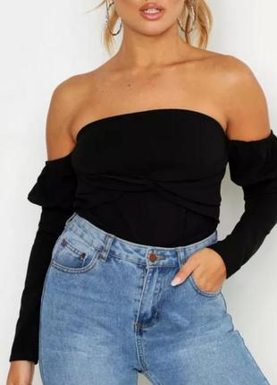Новая блуза с биркой от boohoo со спущенными плечами рукава баффы очень красиво черного цвета