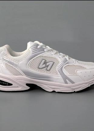 Жіночі білі кросівки