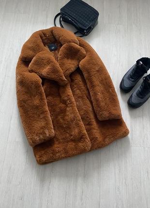 Роскошная шубка шикарного карамельного цвета от river island  .
