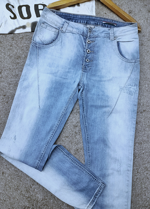 Модные джинсы