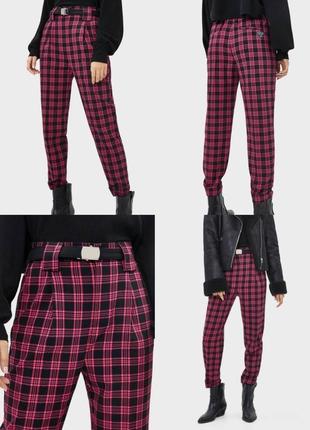 Яскраві штани у клітинку