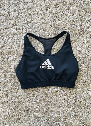 Спортивный топ бра adidas размера s-m.