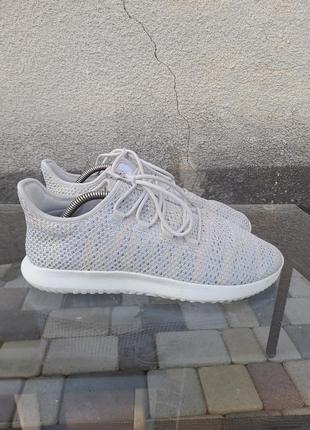 Кросiвки оригiнал adidas originals tubular
розмір 45 довжина устілки 28.5 см
стан гарний