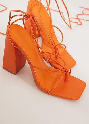 Очень крутые оранжевый босоножки