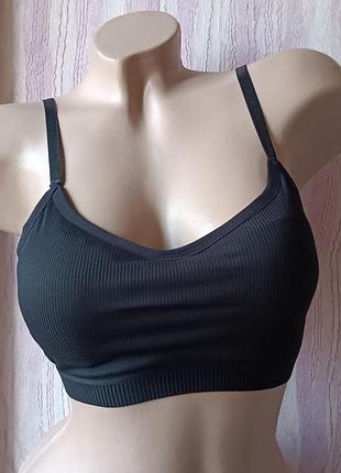 Жіночий чорний топ в рубчик