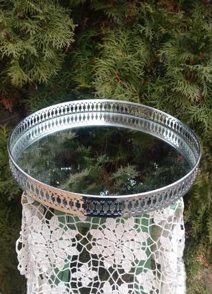 Поднос винтажный с посеребрением в новом состояние 28*28.англия