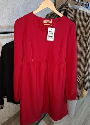 Красное платье с замочком для кормления грудью