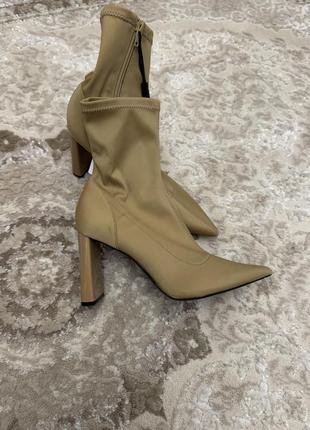 Нові черевики zara