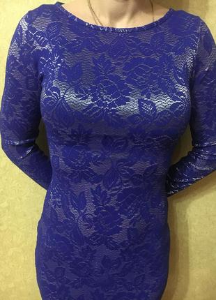 Коктейльное платье из эффектной ярко- синец ткани.2 фото