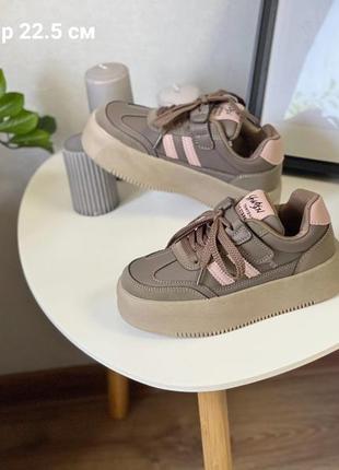 Кроссовки для девочки