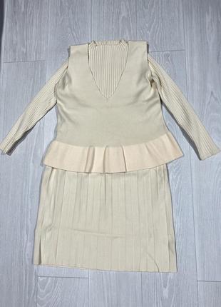 Сукня з жилеткою з v-образним вирізом