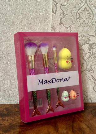 Набір пензликів та спонжів для дитячої косметики