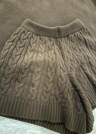 Продам вязаный костюм с шортами