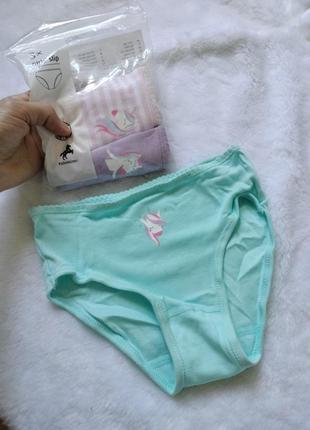 Трусікі на дівчину
