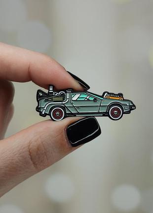 Металевий значок, пін "delorean. машина часу. назад у майбутнє" (знач0816)