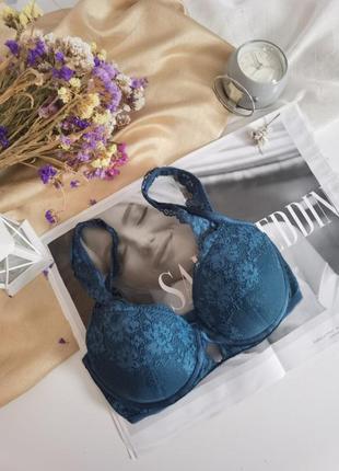 Брендовый кружевной бюстгальтер на тонком поролоне размера 70d(75c)