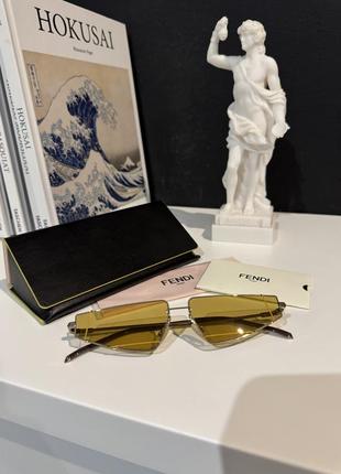 Сонцезахисні окуляри fendi