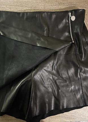 Zara шорты-юбка эко кожа
