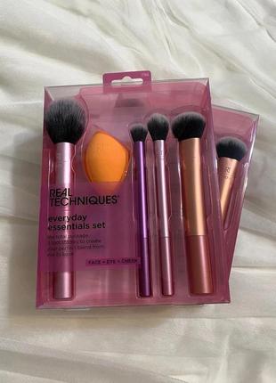 Пензлі для макіяжу real techniques