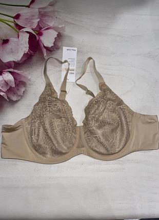 Красивый кружевной бюстгальтер