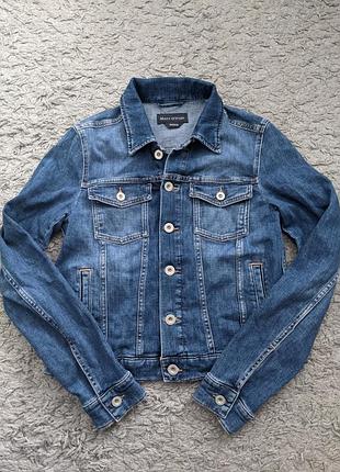 Короткая джинсовая куртка от marco'polo, size m,стан отличный, плечи 39подпахвы46 рукав62 длина54 ширина по низу45, тянется в составе 2% эластат