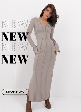 Бежевое длинное приталенное платье со швами наружу