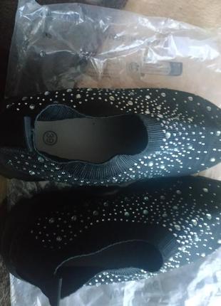 Кроссовки женские новые. пролет с размером.