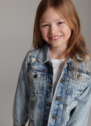 Джинсова куртка на зріст 134 см. з потертостями. reserved