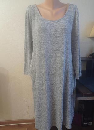 Лёгкое фирменное трикотажное платье батл.