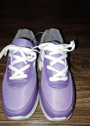 Женские кроссовки 39 размер