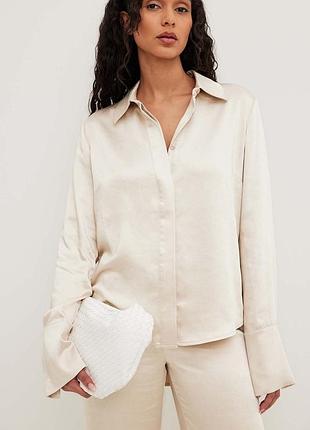 Атласная женская белая рубашка na-kd