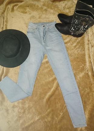 Джинсы с высокой талией