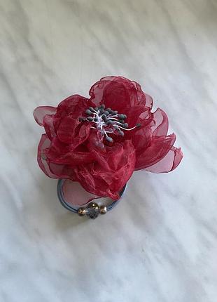 Резинка для волосся з квіткою ручної роботи