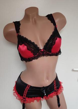 Бюстгальтер сатиновый с кружевом.
