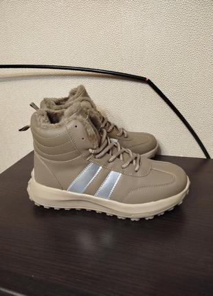 Кроссовки зимние р. 39-40