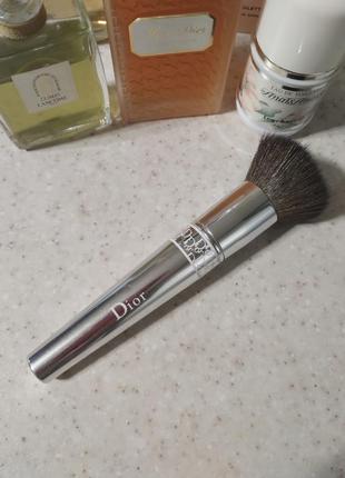 Легендарная кисть для нанесения пудры и основы dior backstage powder foundation brush