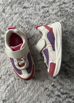 Кроссовки zara