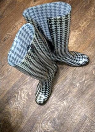 Стильные резиновые сапоги