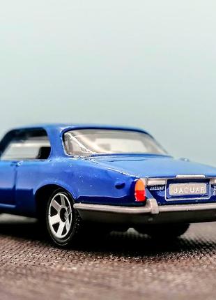 Модель автомобиля 1977 jaguar xj6c machbox