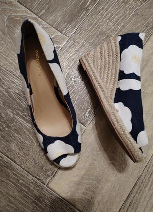 Туфли босоніжки